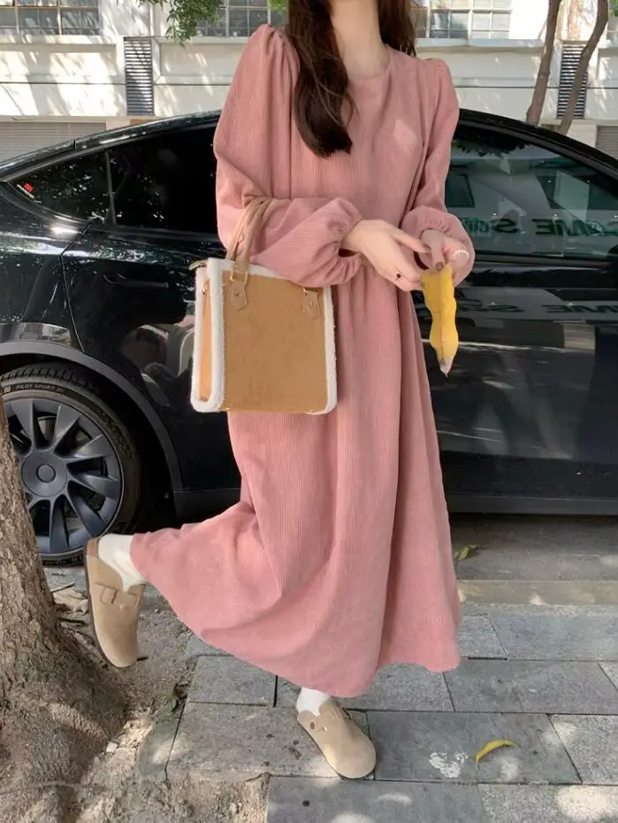 Robe en velours côtelé pour femmes