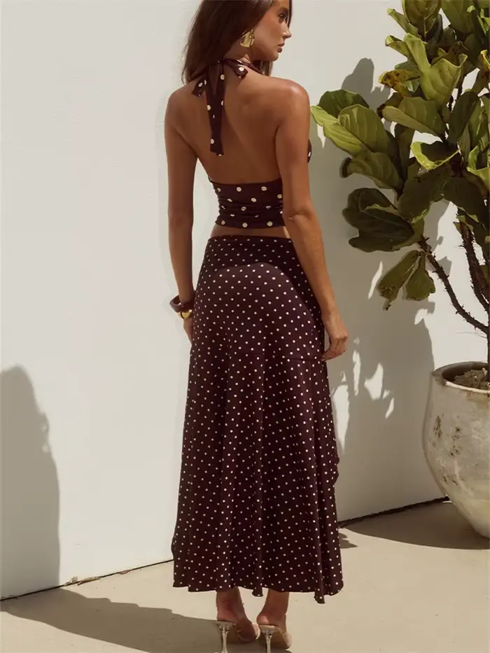 Ensemble jupe à pois deux pièces pour femme : haut sans manches à col en V et mini-jupe taille haute – Tenue sexy et