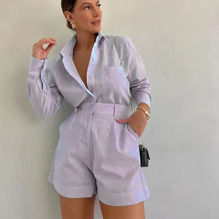 Ensemble court décontracté pour femmes avec haut boutonné et shorts, idéal pour l'été, confortable et élégant pour des sorties, pique-niques et occasions spéciales