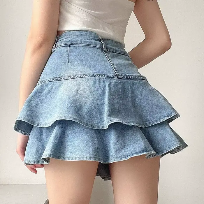Jupe courte vintage aux volants en denim mince pour femmes, idéale pour les occasions quotidiennes et les événements spéciaux