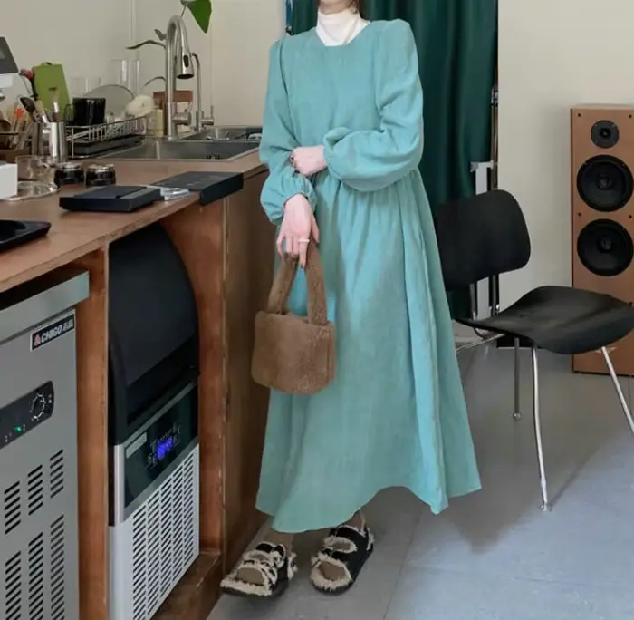 Robe en velours côtelé pour femmes
