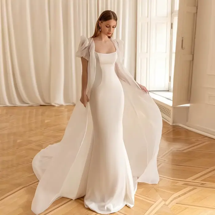 Robe de mariée sirène élégante et ajustée en satin luxueux à col carré personnalisé