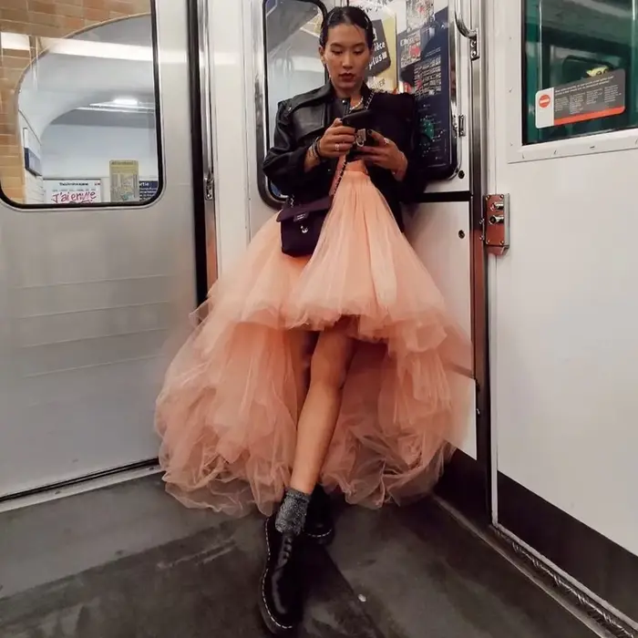 Jupe longue asymétrique rose poudré en tulle