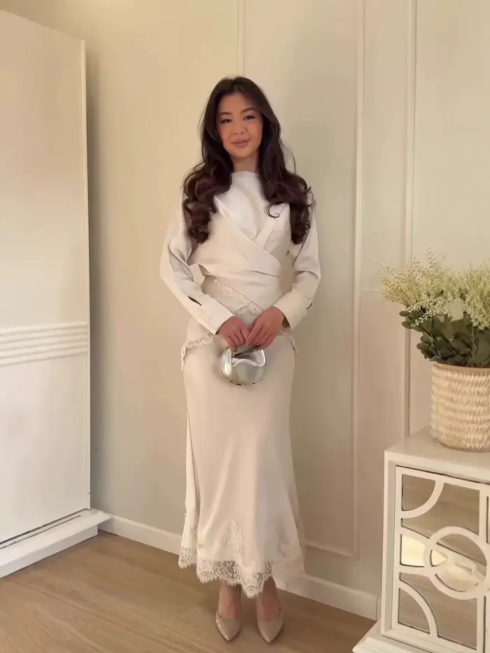 Ensemble 2 pièces jupe et chemise en dentelle