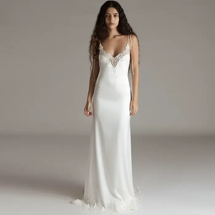 Robe de soirée classique en satin blanc, style sirène, avec dentelle délicate, dos nu, traîne, robes