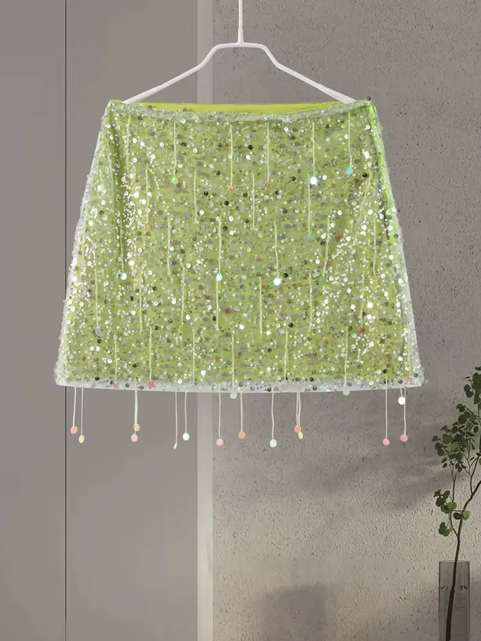 Tenue chic en polyester avec paillettes pour femmes, idéale pour les plages et festivals, élégante et polyvalente pour les occasions spéciales