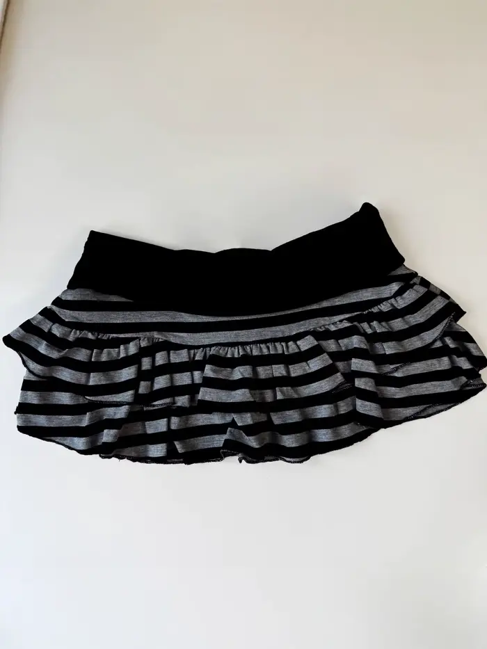 Jupe courte à volants rayée noire et grise pour femmes, jupe Y2K