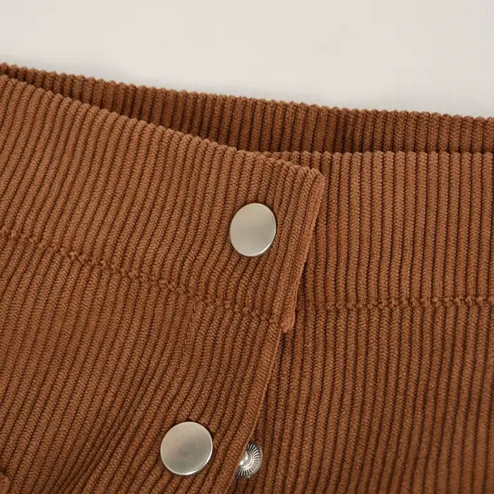 Jupe en velours côtelé à boutonnage simple pour femme