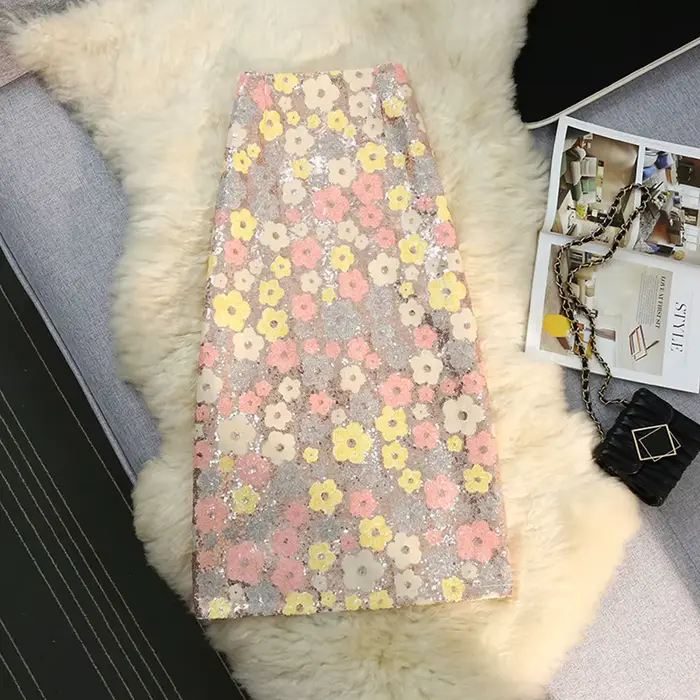 Jupe mi-longue à paillettes florales élégante pour femmes de la nouvelle collection printemps été 2025 style décontracté polyester dos fendu adaptable à toutes les occasions