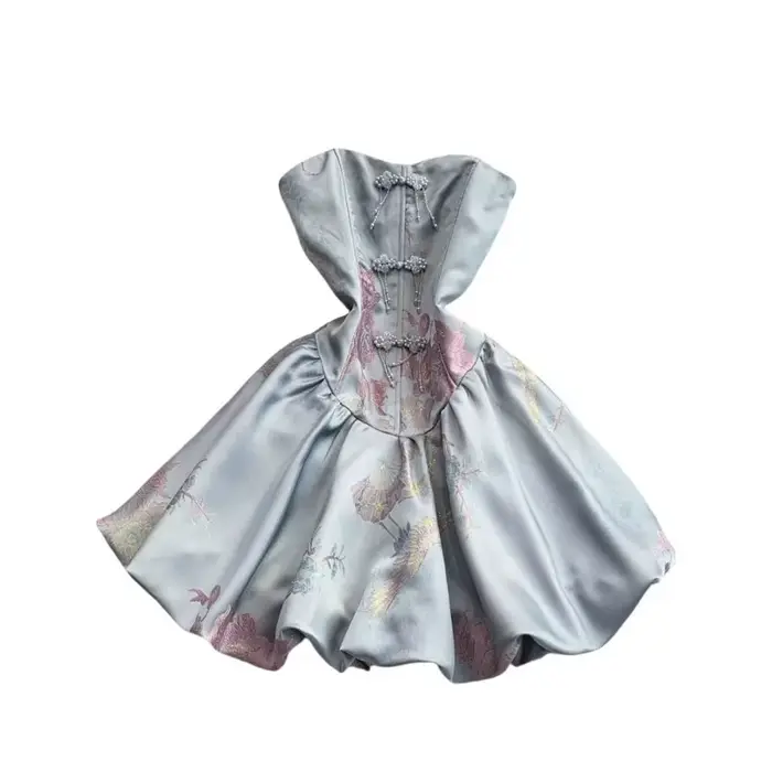 Mini robe d'été française en ligne cour avec détail corset et jupe à volants