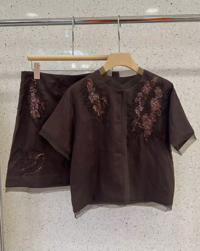 Ensemble jupe à manches courtes en lin brodé de perles