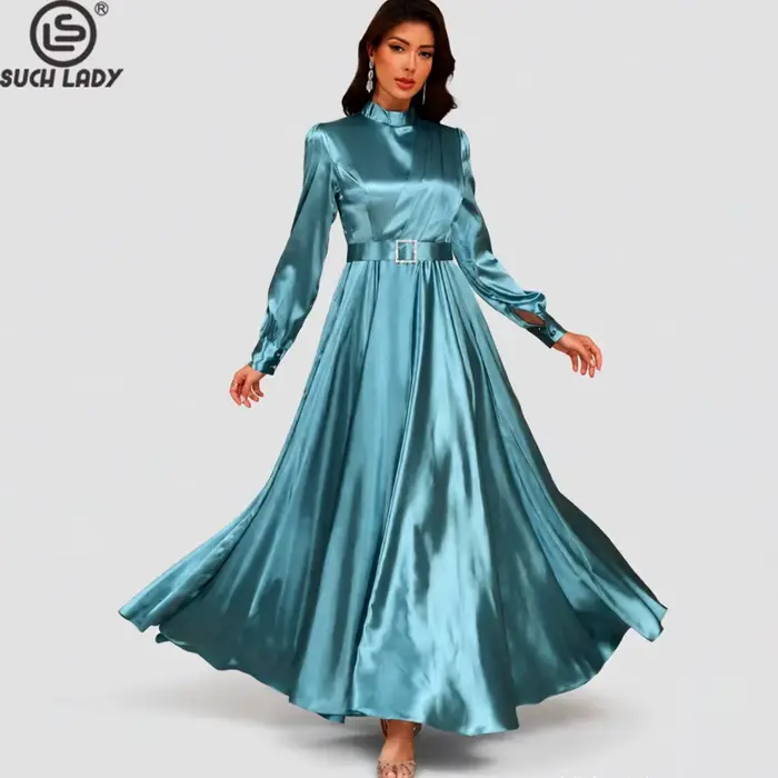 Robe maxi en satin turquoise pour femmes