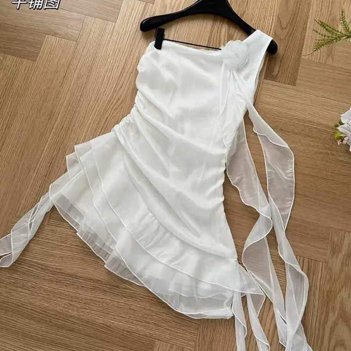 Robe en mousseline de soie blanche chic à plusieurs niveaux pour femmes