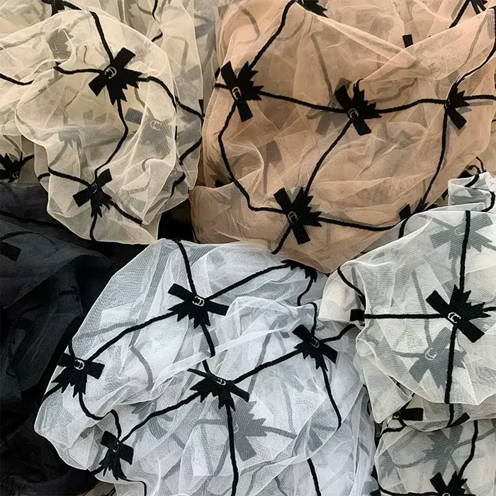Lolita – tissu en dentelle avec nœud noir