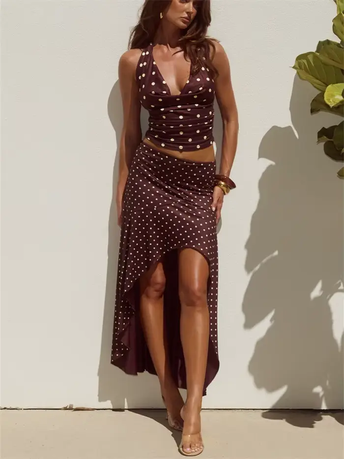 Ensemble jupe à pois deux pièces pour femme : haut sans manches à col en V et mini-jupe taille haute – Tenue sexy et