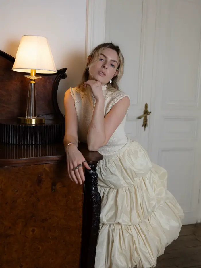 Jupe midi chic à volants superposés blanche crème pour soirées officielles et expositions d'art en polyester polyvalente et sophistiquée