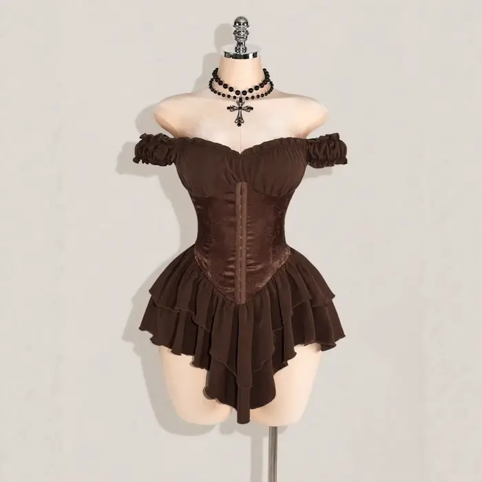 Mini-robe trapèze brodée patchwork plissée en dentelle, épaules dénudées, volants multicouches, tail