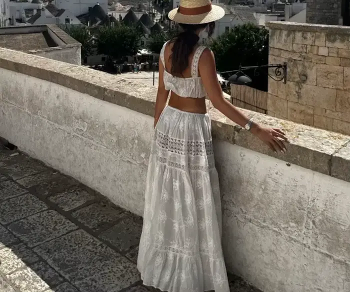 Jupe momoluna en acétate avec broderie bleu céleste pour femmes junior style hotsweet silhouette une ligne occassion estivale sortie shopping événement formel