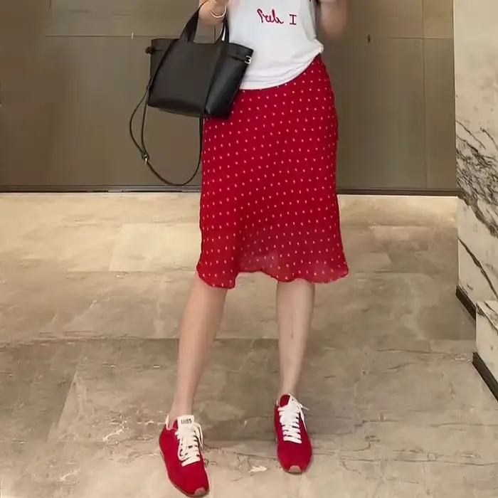 Jupe drapée rouge à taille élastique pour femme