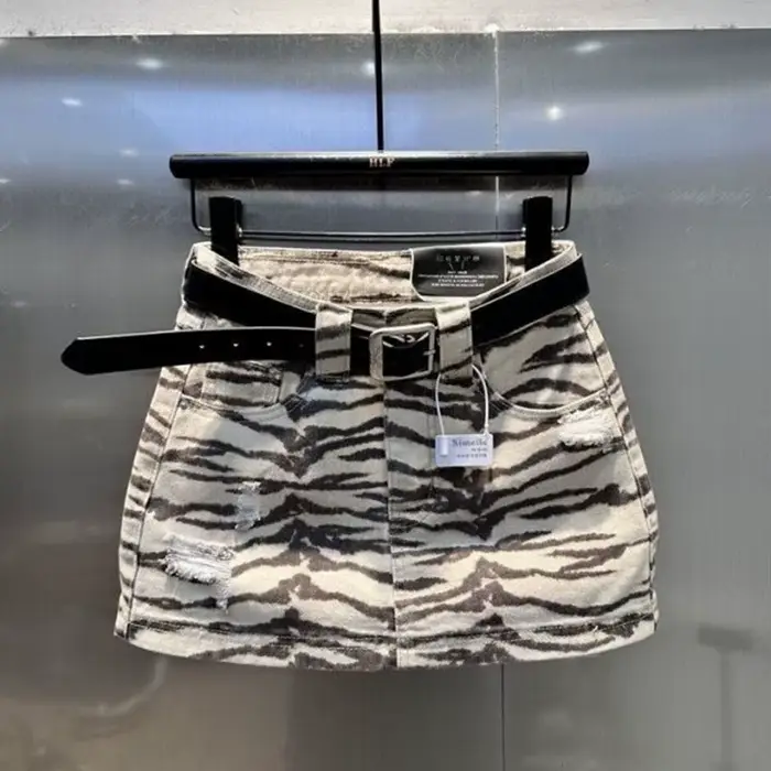 Nouvelle jupe courte en jean imprimé zèbre été 2026, style décontracté américain, taille haute rétro
