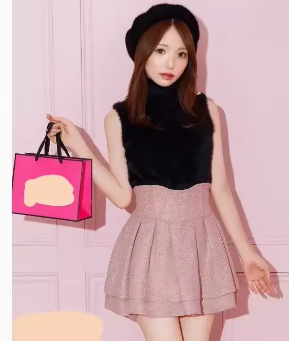 Mini-jupes japonaises noires pour femmes