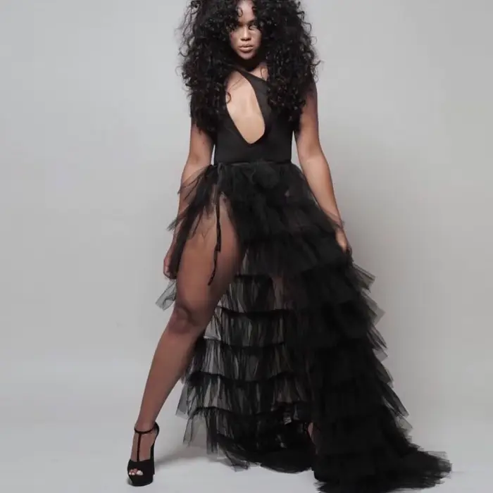 Jupe longue en tulle noir transparente superposée avec traîne détachable pour femmes, disponible en plusieurs couleurs et tailles, idéale pour des occasions romantiques et élégantes