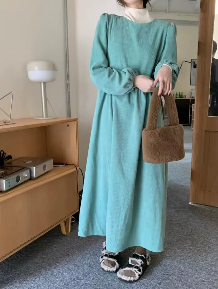 Robe en velours côtelé pour femmes