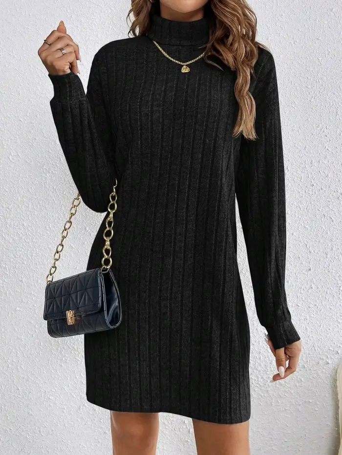 Essentiel pour l'automne et l'hiver! Jupe slim en tricot à col haut avec une conception de rainure qui améliore la texture