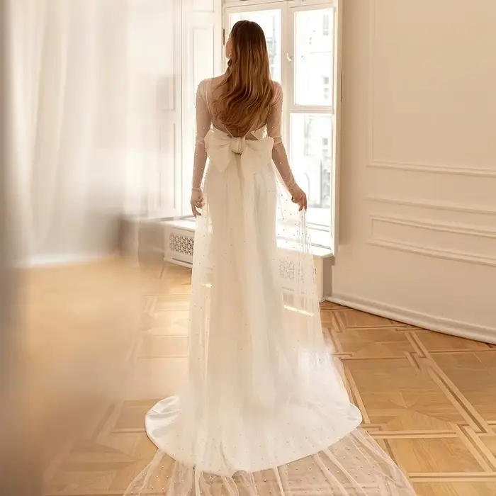 Robe de mariée sirène élégante et ajustée en satin luxueux à col carré personnalisé