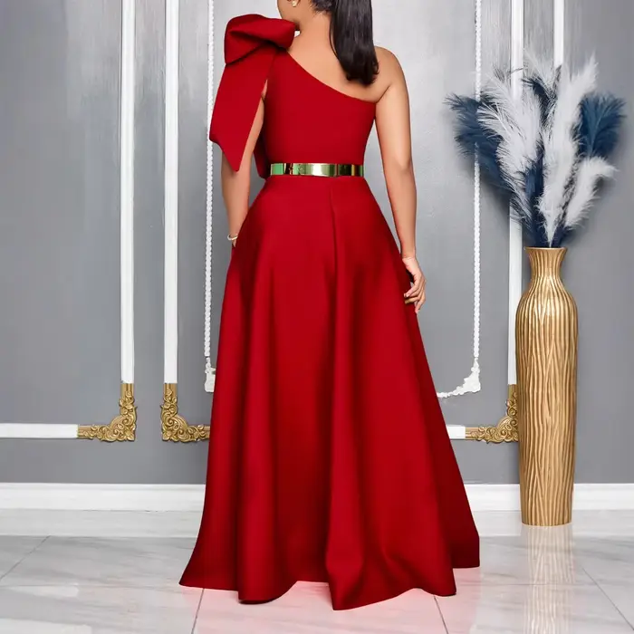 Robe longue élégante à la mode en forme d'arc