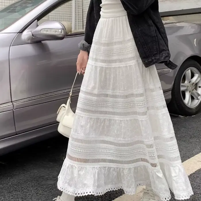 Jupe longue maxi brodée à œillets et découpes en coton blanc semi-transparente fluide pour femme