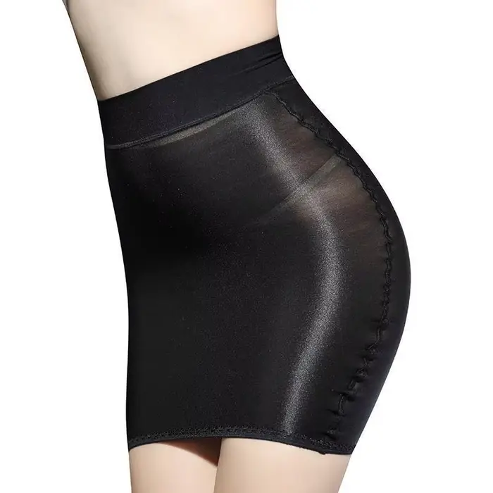 Jupe en polyester et élasthanne élégante et sexy pour femmes, mini courte avec finition brillante, ajustement parfait pour toutes les saisons, occasions spéciales et tous les styles