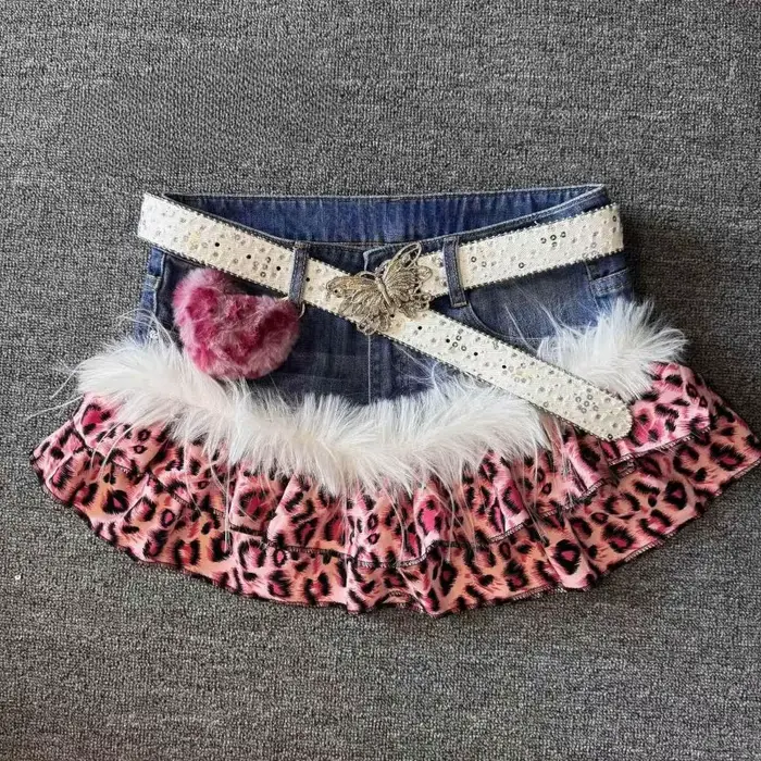 Mini-jupe en jean vintage à imprimé léopard rose