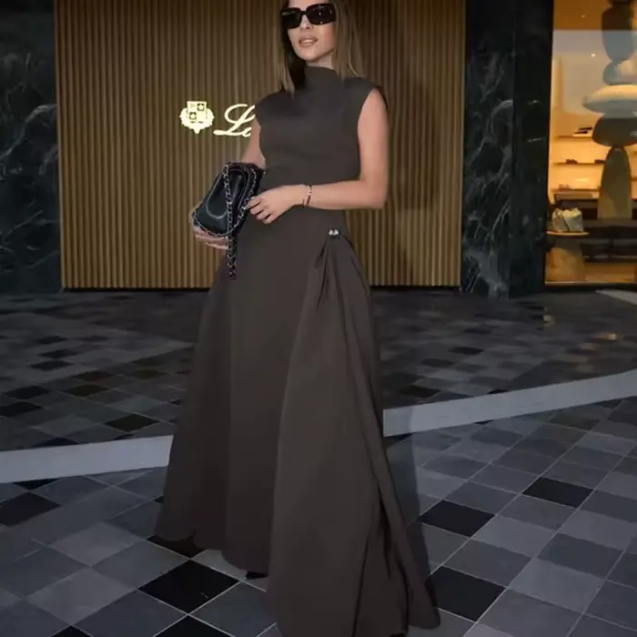 Robe longue à col irrégulier pour femmes