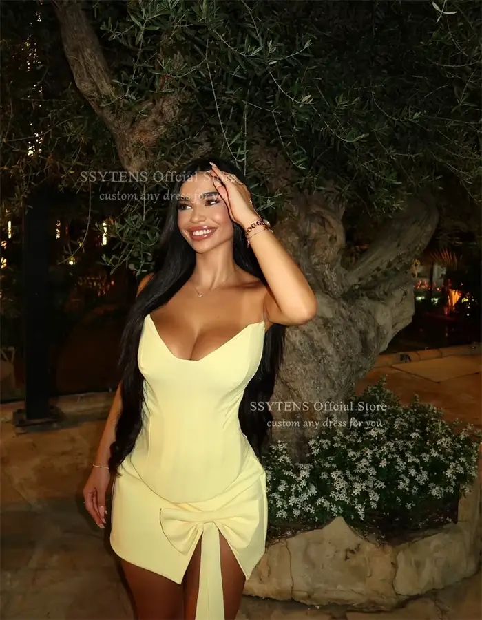 Robe de soirée jaune SSYTENS avec décolleté audacieux et détails délicats pour soirées officielles et cérémonies spéciales