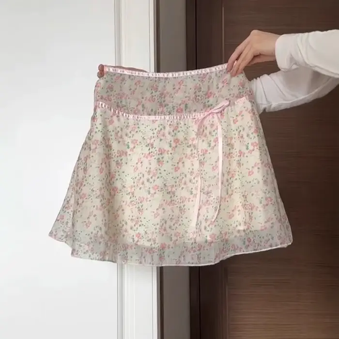 Jupe florale rose douce et élégante pour femme