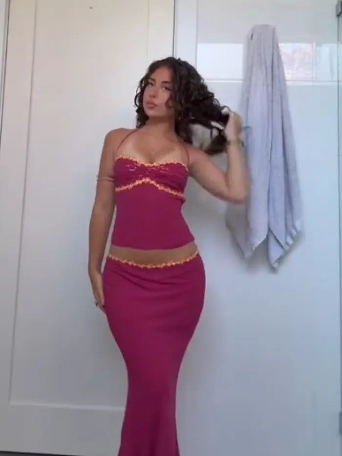 Nouvel ensemble jupe sirène et crop top licou pour événements festifs 2026 – Élégant