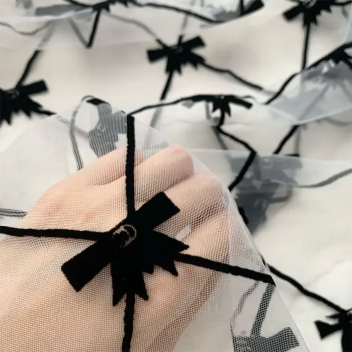Lolita – tissu en dentelle avec nœud noir
