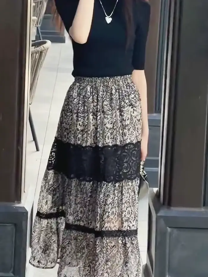 Jupe mi-longue noire à fleurs en mousseline de soie pour femmes élégantes et tendance pour les soirées et événements sociaux