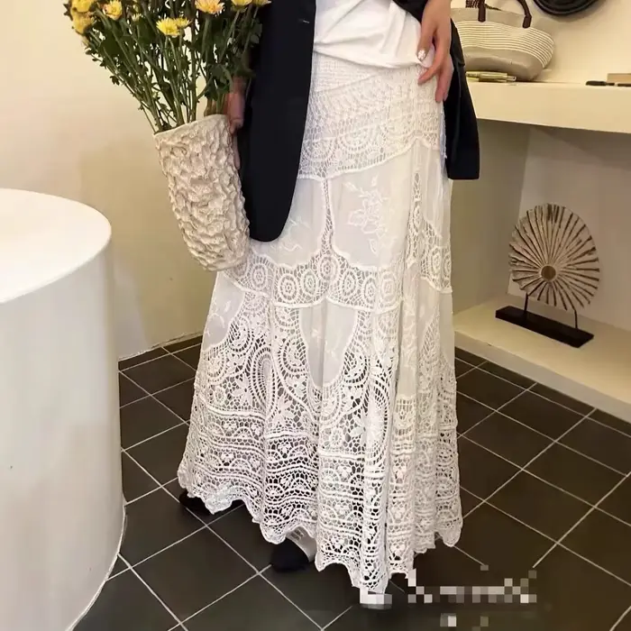 Jupe florale brodée en coton pur style bohème