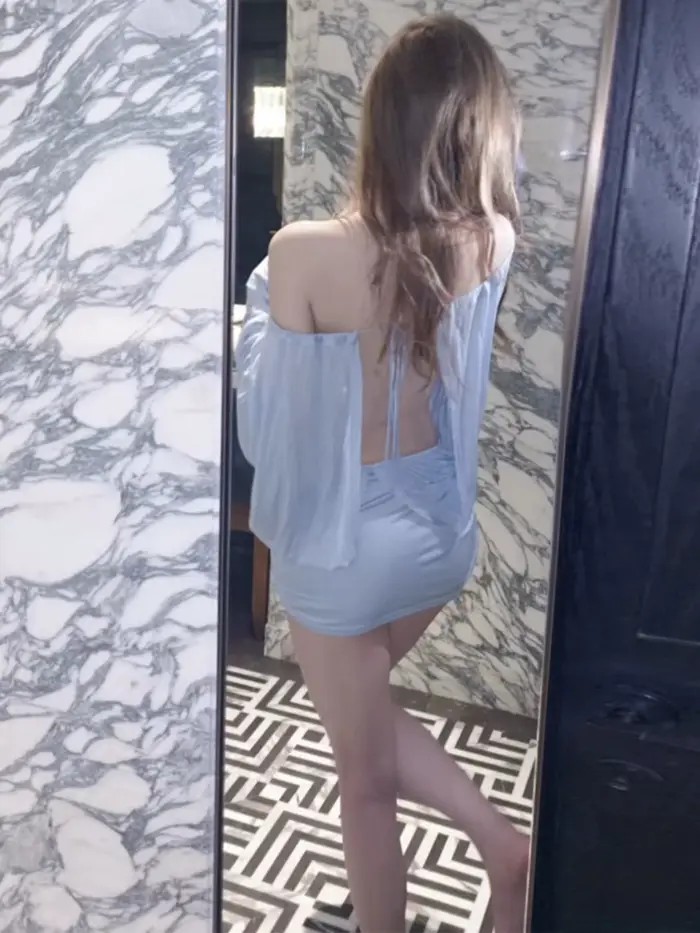 Robe moulante bleue à une épaule décontractée vintage avec broderie et manches princesses pour femmes diversasions et occasions spéciales