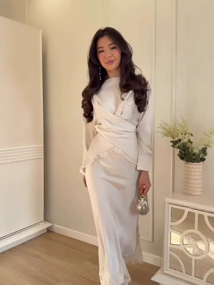 Ensemble 2 pièces jupe et chemise en dentelle