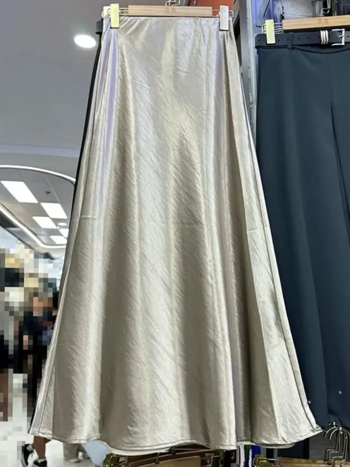 Jupe longue trapèze élégante en satin acétique violet pour femme