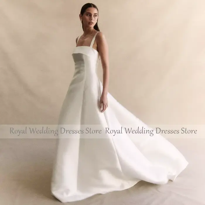 Robe de mariée simple en satin blanc