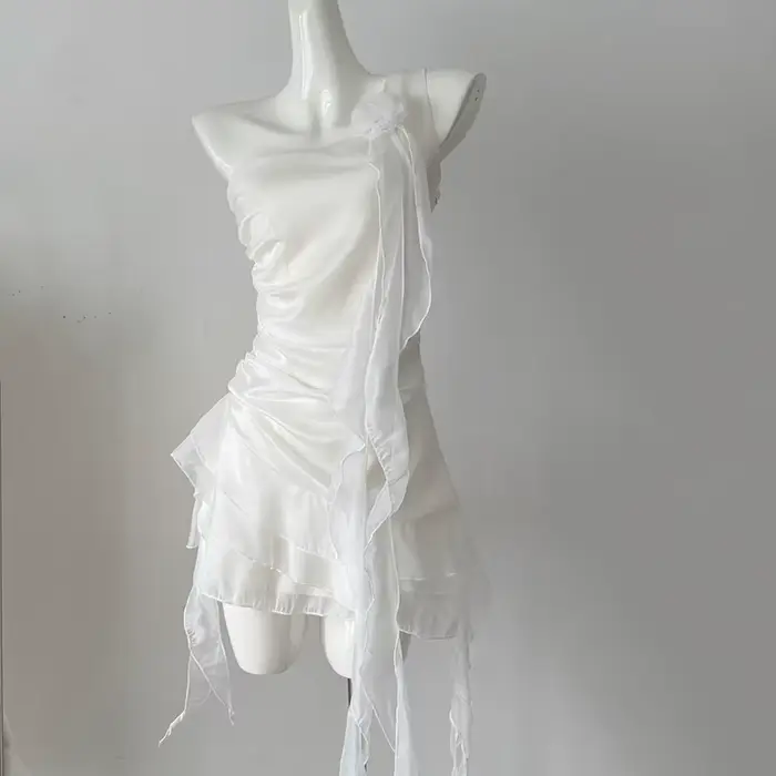 Robe en mousseline de soie blanche chic à plusieurs niveaux pour femmes