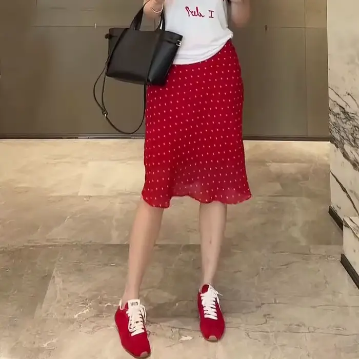 Jupe drapée rouge à taille élastique pour femme, nouvelle collection été 2026, style tendance et déc
