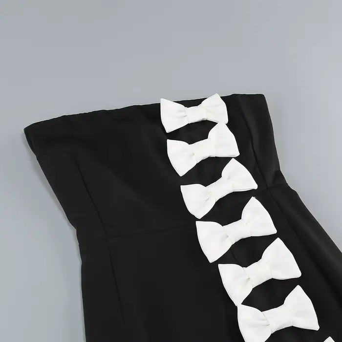 Robes de soirée chics noires sans bretelles avec détail de nœud blanc – Robe