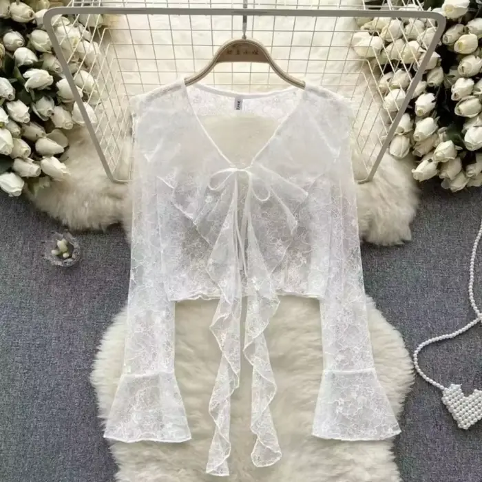 Cardigan court en dentelle pour femmes avec volants et cravate sur le devant style sexy et club été junior ajustement mince composition polyester motifs floraux manche évasée occaions estivales sorties entre amies