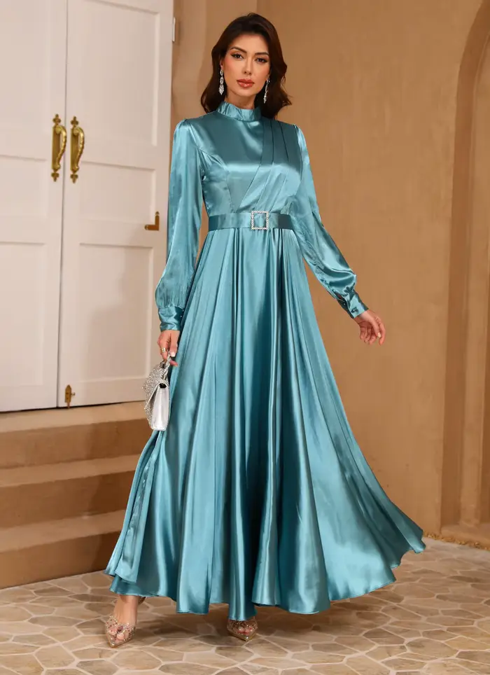 Robe maxi en satin turquoise pour femmes