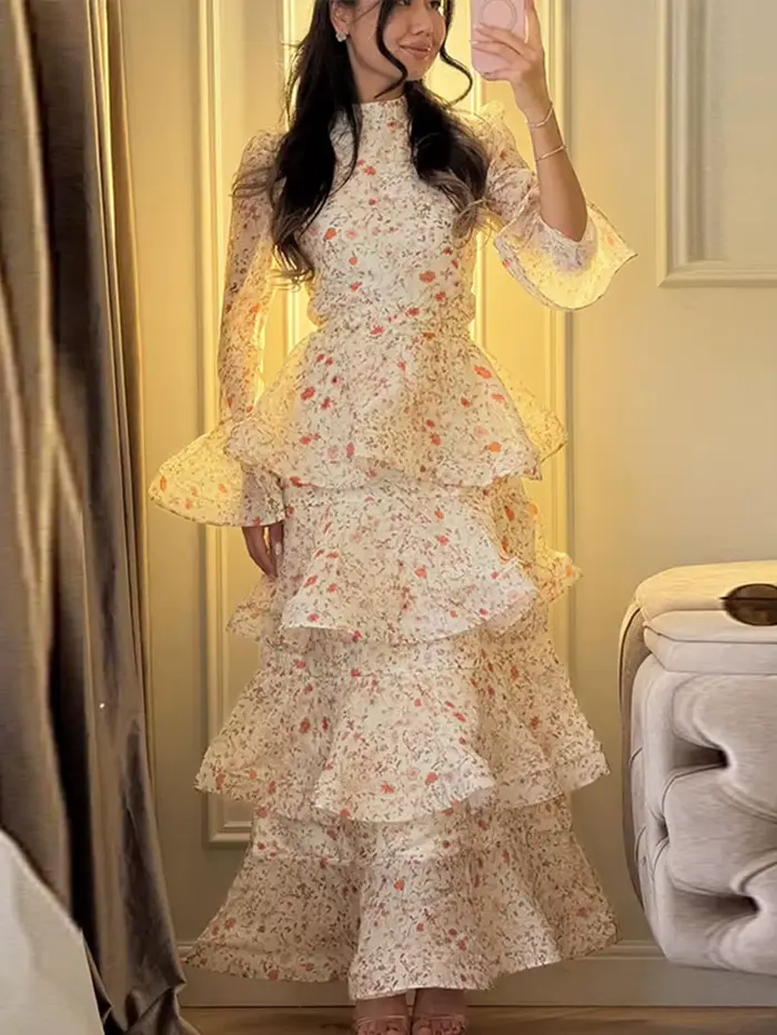 Robe de soirée imprimée pour femmes avec manches longues évasées, silhouette cintrée, lacets et volants en cascade pour occasions spéciales